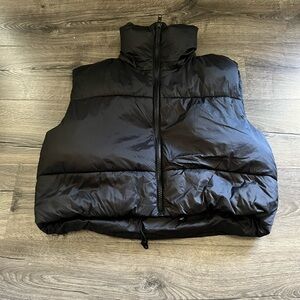 Black short sleeve puffer